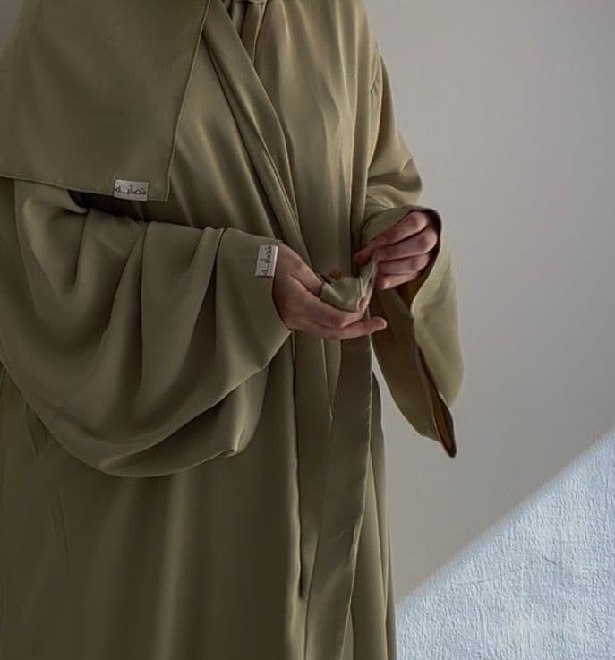 مُصلِّية كريب "اللون بستاشيو" تصميم لف 