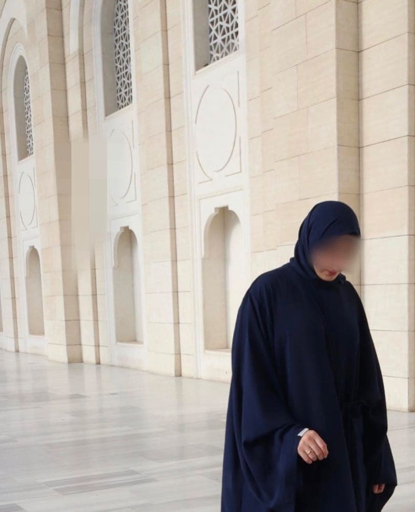 مُصلّية اللون الأزرق الحبري "تصميم لف"